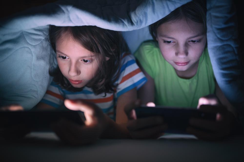 Kinderen in bed met iPad
